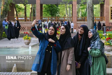 فصل لاله‌ها در باغ ایرانی