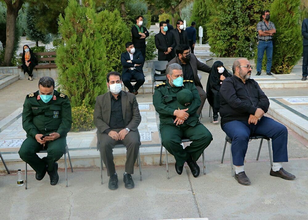 مراسم عطرافشانی و گلباران مزار «شهید محمود کاوه» در مشهد
