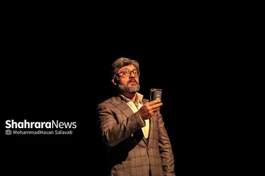 گزارش تصویری | نمایش «مردی مقابل فرزندانش»