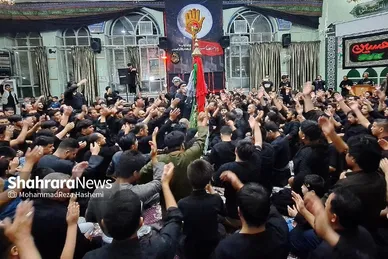عکس‌هایی از مراسم علم‌کِشی مهاجران افغانستانی در مشهد (۲۳ تیرماه ۱۴۰۳)