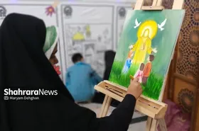 نقاشی زائران خردسال غیرایرانی بر دیوار مهربانی | جشنی برای وحدت در حرم امام رضا (ع)