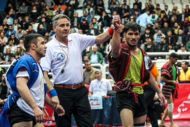 مسابقات کشتی با چوخه قهرمان قهرمانان در مشهد
