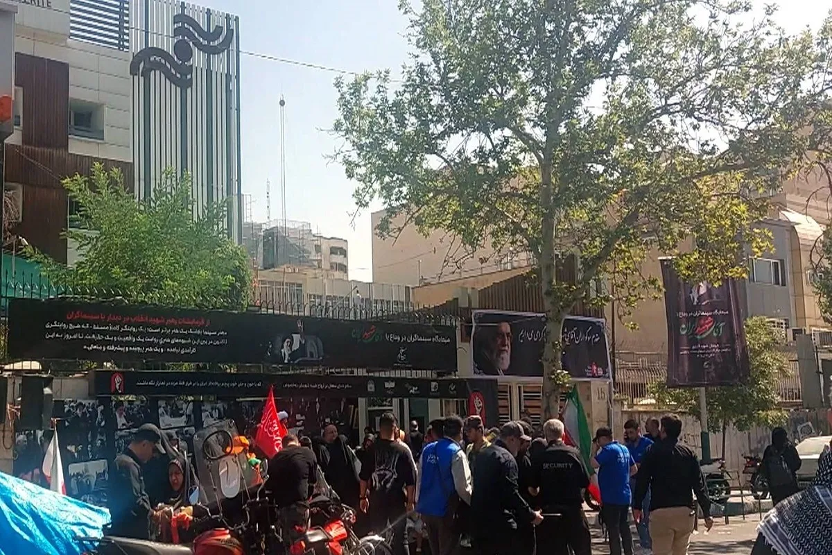 میزبانی سینماگران در سومین روز برپایی بدرقه رهبر شهید از سوگواران
