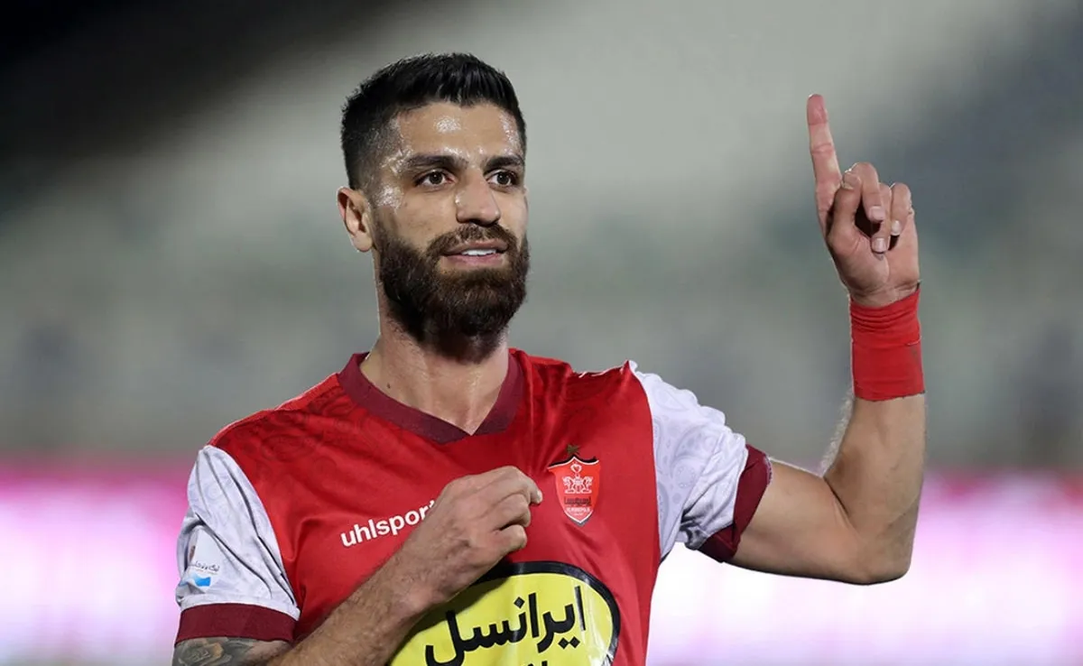 انتقال هافبک پرسپولیس به بیمارستان
