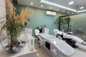 ۴۰ دستگاه لیزر غیرمجاز در مشهد کشف و ضبط شد (۷ مهر ۱۴۰۳)