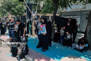 عکس‌هایی از مراسم تشییع پیکر شهدای خدمت در مشهد (۱)