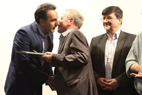 جایزه سال انجمن عکاسان و خبرنگاران برای کتاب &laquo;تو خداداد عزیزی هستی&raquo;