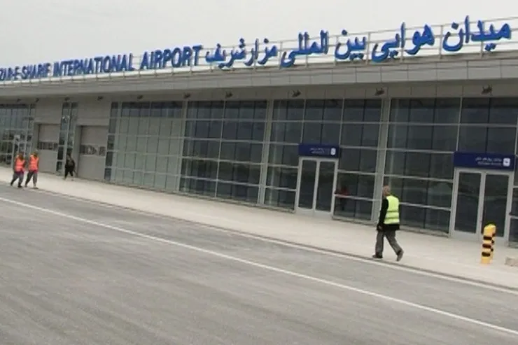 رویترز: طالبان مانع پرواز یک هزار نفر از مزارشریف شده‌اند