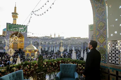 عکس‌هایی از شهید مالک رحمتی در حرم امام‌رضا(ع)