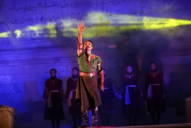 اجرای نمایش «افسانه ماردوش» در آرامگاه فردوسی