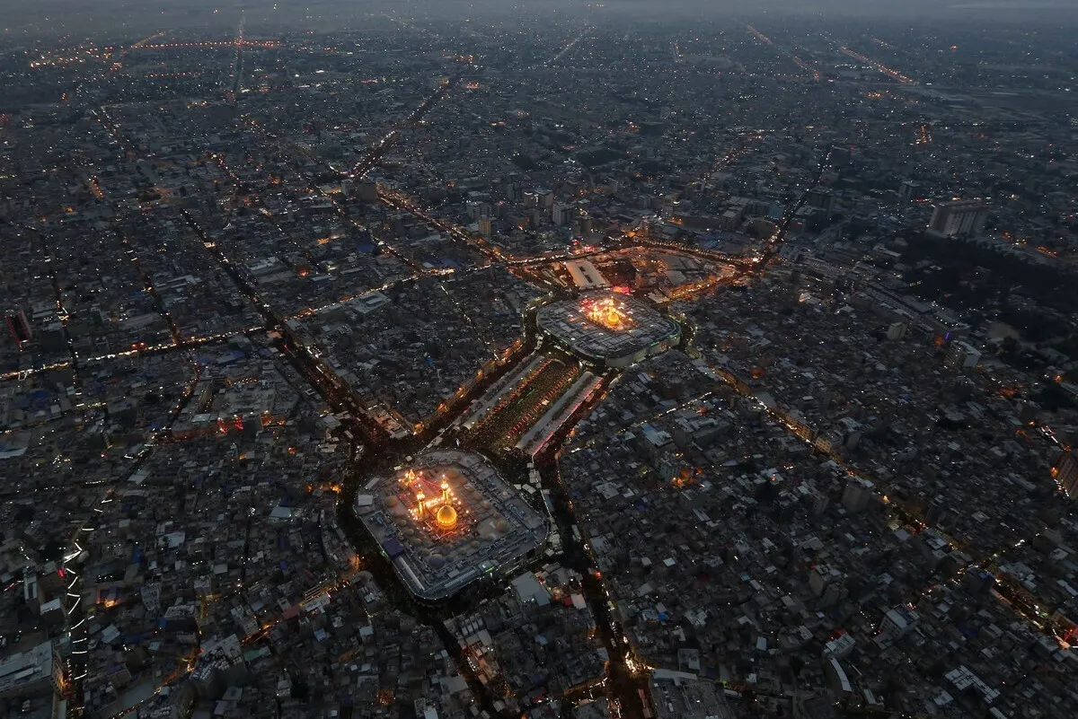ویدئو | تصاویر هوایی از طرح قرآنی عزاداران موکب بنی‌عامر در بین‌الحرمین کربلای معلی