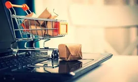 بازار پوشاک مشهد در دست &laquo;آنلاین شاپها&raquo;
