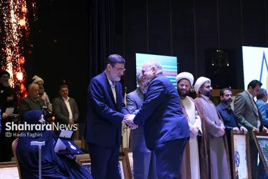 رویداد اعطای نشان مشهد از نمایی دیگر