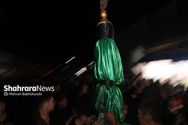 عکس‌هایی از مراسم علم کشیِ مهاجران افغانستانی در گلشهر مشهد