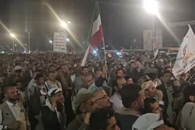 تجمع مردم صنعا در قدردانی از ایران برای شکستن محاصره یمن