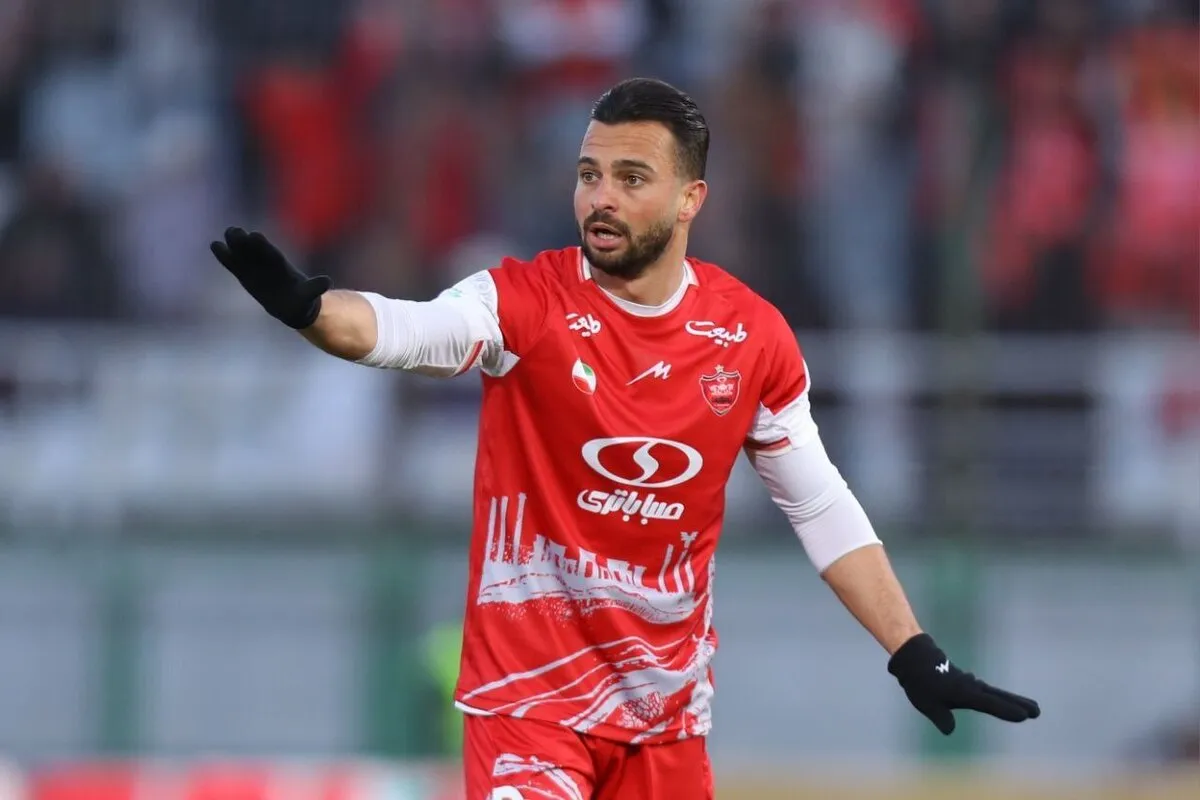ابهام درباره بازگشت سروش رفیعی؛ هافبک پرسپولیس پاسخ باشگاه را نمی‌دهد