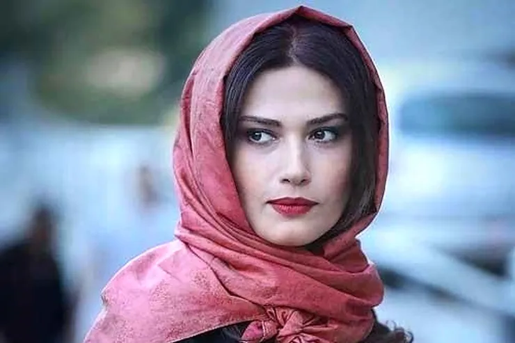 توضیحات لادن مستوفی درباره همزیستی‌اش با گرگ‌ها در فیلم «برف آخر»