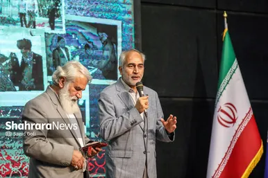 رونمایی از کتاب متولد چهل و دو