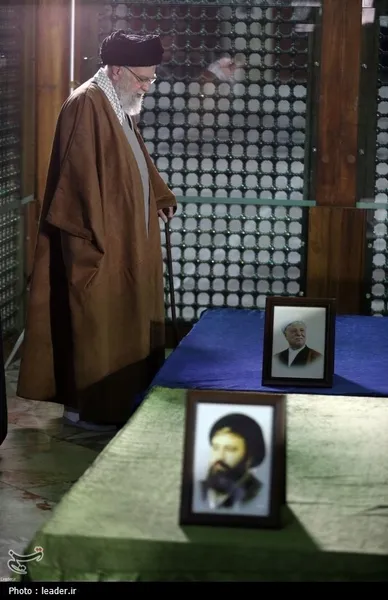 گزارش تصویری | حضور رهبر انقلاب اسلامی در حرم مطهر حضرت امام خمینی (ره)