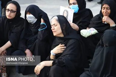 گزارش تصویری | مراسم تشییع پیکر پاک دانش‌آموزان دختر شهید مدرسه در میناب