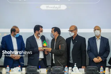تجلیل از خداداد عزیزی ورزشکار مشهدی