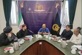 رونمایی از کتاب &laquo;زندگی اینجاست&raquo;؛ روایت&zwnj;هایی از زندگی آیت&zwnj;الله سید جواد خامنه&zwnj;ای(ره) در حرم رضوی