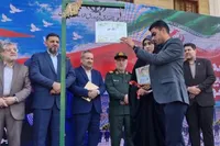 ویدئو| نواخته شدن زنگ اول مهر در مدرسه مصلی‌نژاد مشهد توسط پدر شهید زارعی، شهید مدرسه میناب