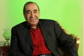 ویدئو |  اجرای زنده ترانه &laquo;من یه پرنده ام&raquo; توسط ایرج خواجه امیری