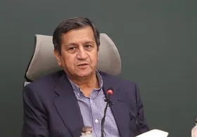وعده همتی برای ثابت&zwnj;نگه&zwnj;داشتن نرخ ارز تا سال ۱۴۰۵