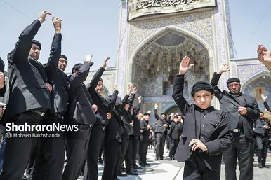 گزارش تصویری | عزاداری زائران رضوی در سوگ رحلت پیامبر اکرم (ص) و شهادت امام حسن مجتبی (ع) در حرم رضوی