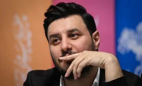 استقبال چشمگیر مشهدی&zwnj;ها از جواد عزتی در حاشیه اکران &laquo;دوزیست&raquo; + فیلم