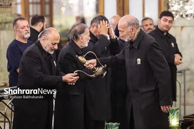 آیین جاروکشی حرم مطهر رضوی