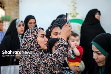 تشرف زائران و مجاوران رضوی به حرم امام رئوف در روز زیارتی آن حضرت