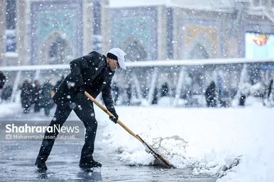 بارش برف در حرم مطهر رضوی