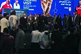 دعوت عجیب خیابانی از مهمانان برنامه رونمایی از جام جهانی