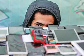 گوشی قاپی برای یک ساعت نئشگی