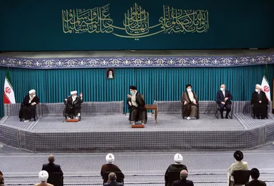 دیدار جمعی از مسئولان نظام و مهمانان شرکت کننده در کنفرانس وحدت اسلامی با رهبر معظم انقلاب