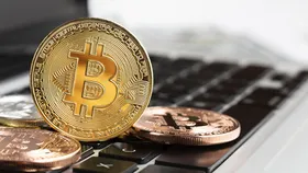 قیمت بیت کوین و ارز&zwnj;های دیجیتالی در ۱۸ اسفند + جدول