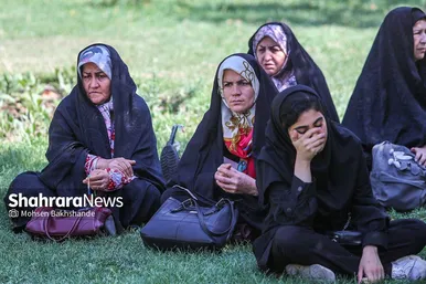 مادران انتظار | عکس‌هایی از مادران کنکوری‌ها پشت درهای بسته