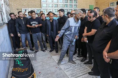 عکس‌هایی از تشییع پیکر پدر خداداد عزیزی در مشهد