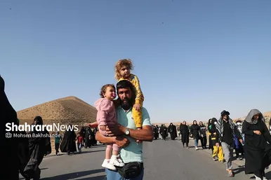 زائران پیاده حرم امام رضا (ع)