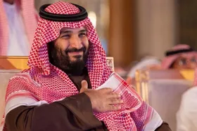 حرکات عجیب بن&zwnj;سلمان در مصاحبه تلویزیونی + فیلم