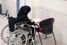دانشگاه آزاد اجازه ثبت&zwnj;نام دانشجویان معلول را نداد | بهزیستی شهریه دانشجویان را نداده است + عکس