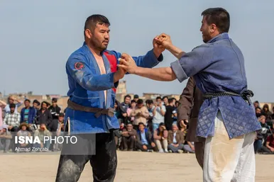 مسابقات کشتی سنتی افغانستانی‌ها به مناسبت نوروز در قم