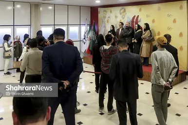 گزارش تصویری | اکران مردمی فیلم سینمایی «آقای زالو» با حضور عوامل در مشهد