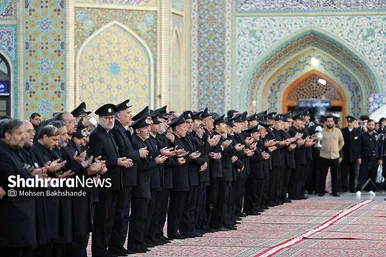 عکس‌هایی از مراسم تعویض پرچم گنبد حرم امام رضا (ع) (۱۷ شهریور ۱۴۰۳)