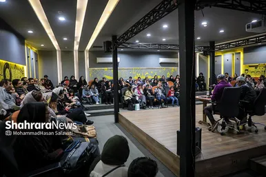 گپ و گفت منصور ضابطیان با موضوع کتاب جدیدش با عنوان «دو دستی»
