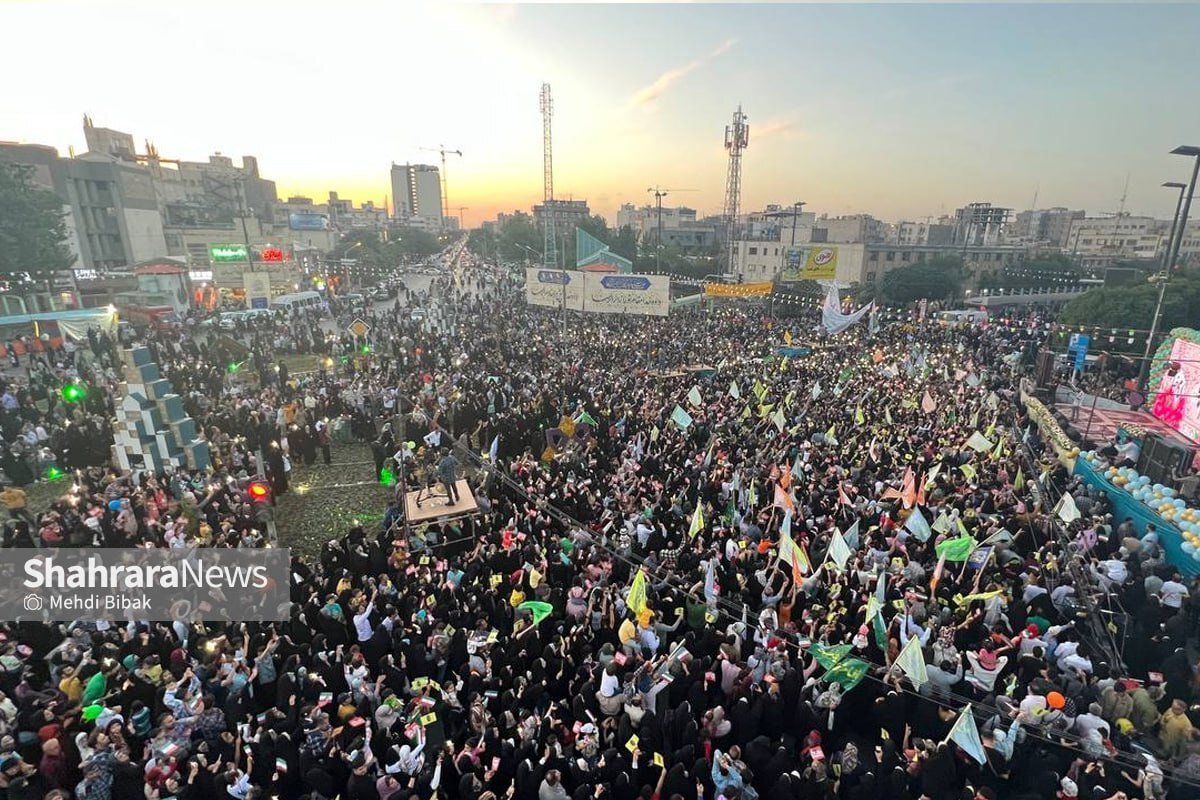 جشن ۲.۵ کیلومتری مشهدی‌ها در سالروز ولادت امام مهربانی‌ها | «خوشا ملکی که سلطانش تو باشی» + فیلم و تصاویر
