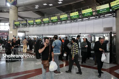 بازگشت زائران پیاده از طریق پایانه مسافربری مشهد در روز پایانی صفر
