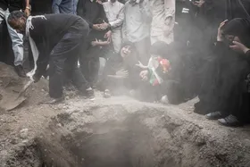 گزارش تصویری | محمد طاها یک ماه پس از شهادت در آغوش خاک آرام گرفت